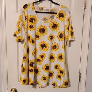 LuLaRoe Sunflower Print Short Sleeve Top